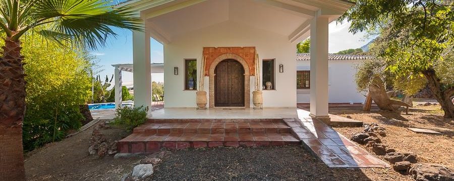 Bajo el Olivo – CASA MIA