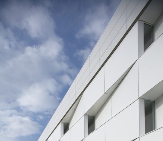 El LABoral (Gijón) recibe más de 60 solicitudes para el puesto de director/a