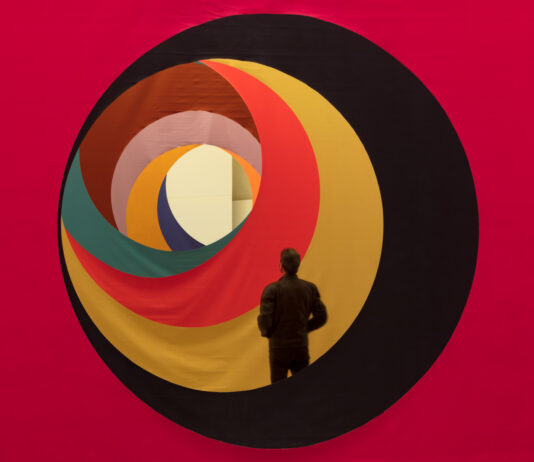 «Textiles instalativos: del medio al lugar», en el CAAC Sevilla