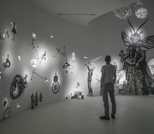 Último mes para ver «Años Luz: Mécaniques Discursives» en LABoral