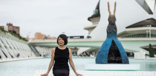 Leiko Ikemura interviene la Ciutat de les Arts i les Ciències (València)