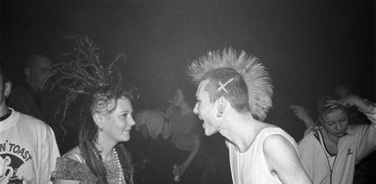 Una exposición fotográfica de Terence Donovan documenta la cultura rave inglesa