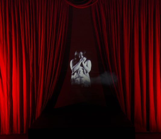 Hasta el sábado, se puede ver las intervenciones de Carrie Mae Weems en Barcelona