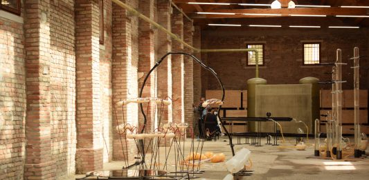 exibart.es destaca: Lara Fluxà, alquimista líquida