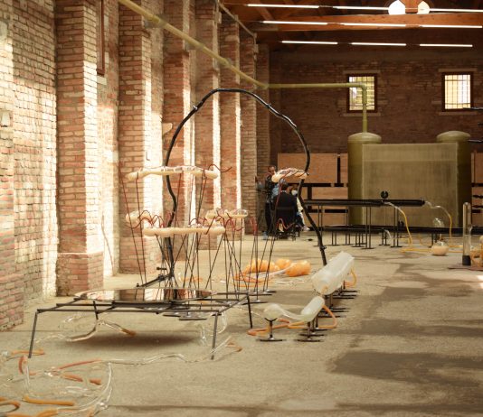 exibart.es destaca: Lara Fluxà, alquimista líquida