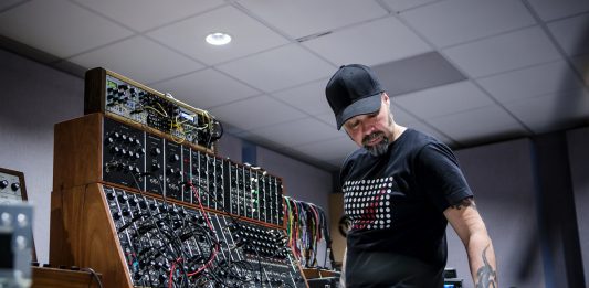 La Fundació Antoni Tàpies (Barcelona) presenta una exposición de Mika Vainio para Sónar
