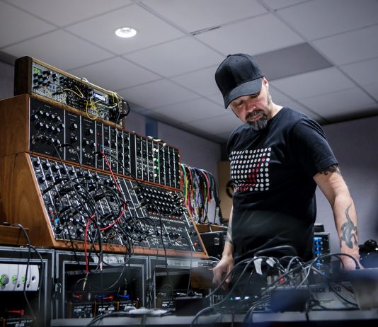 La Fundació Antoni Tàpies (Barcelona) presenta una exposición de Mika Vainio para Sónar