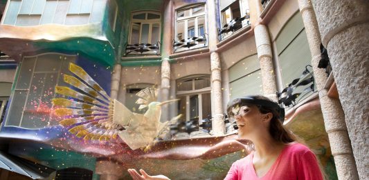 La Pedrera presenta la primera visita con gafas de Realidad Mixta en España