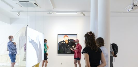 Las galerías del circuito Trafalgar (Barcelona) colaboran en una gran inauguración