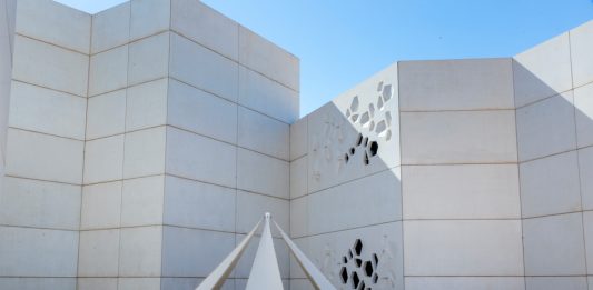 El C3A de Córdoba acoge una intervención floral de Federico Guzmán