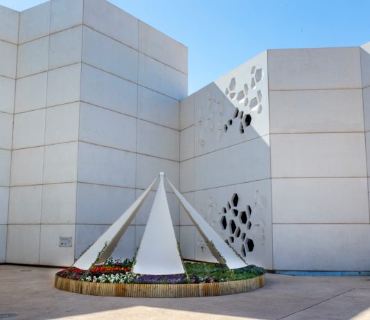 El C3A de Córdoba acoge una intervención floral de Federico Guzmán