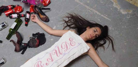 ‘Fragmentos de una loca’, nueva pieza de la dramaturga Mireia Juanals en L’Ateneu L’Harmonia (Barcelona)