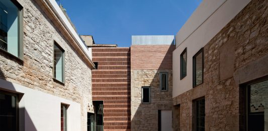 exibart.es destaca: la Fundació Brossa (Barcelona) apoya la creación contemporánea con 3 muestras individuales