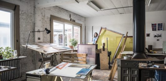 Tabakalera aumenta en su oferta para artistas mediante colaboraciones con centros de arte locales e internacionales