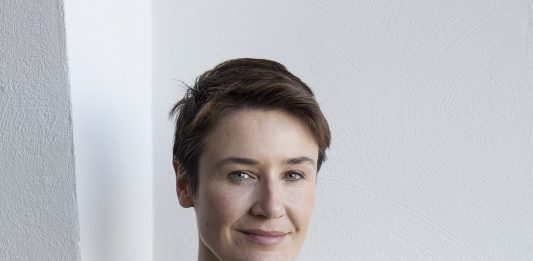 Cristina Lucas ofrece una conferencia performática en el Museu Nacional d’Art de Catalunya (Barcelona)