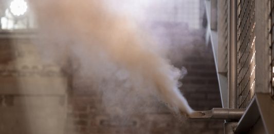 El polvo como materia vibrante. ‘Polvere che gira’ de Mireia c. Saladrigues en Fabra i Coats: Centre d’Art Contemporani de Barcelona