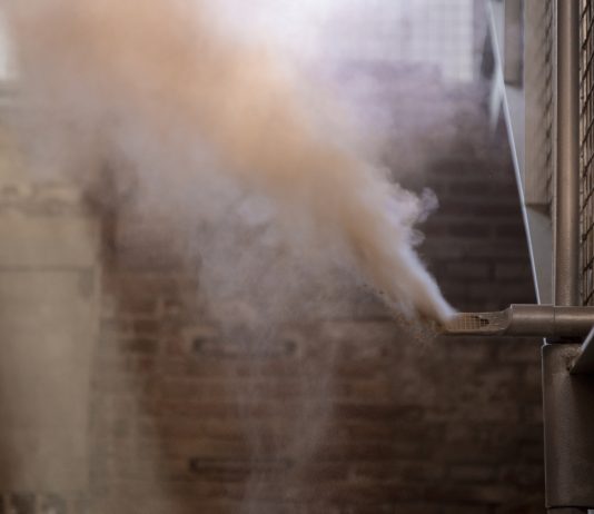 El polvo como materia vibrante. ‘Polvere che gira’ de Mireia c. Saladrigues en Fabra i Coats: Centre d’Art Contemporani de Barcelona