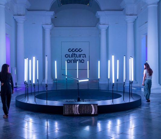 El CCCC presenta una exposición colectiva con 100 obras digitales y un montaje expositivo innovador