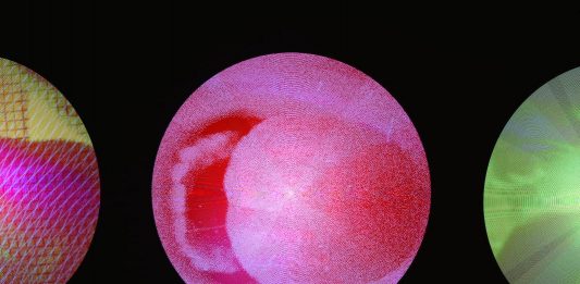 exibart.es destaca: P. Staff en el Espai 13 de la Fundació Miró (Barcelona). Un juego (de impacto) sensorial.