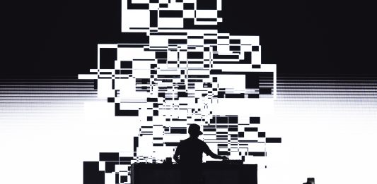 Ryoji Ikeda: estética minimalista y precisión matemática para el 30 Aniversario de Sónar (Barcelona)