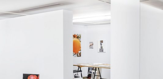 Alberto Feijóo expone una instalación nueva en el IVAM (València)