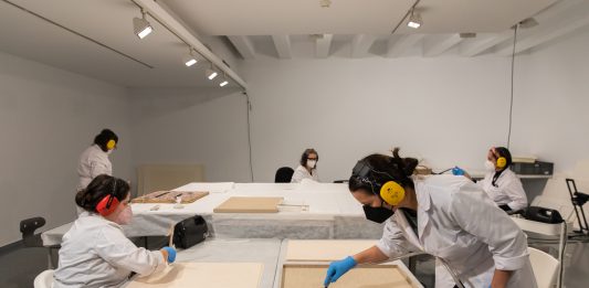 La Fundació Joan Miró estrena un documental sobre los procesos de conservación en la colección de Joan Miró