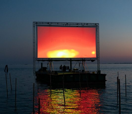 En Venecia vuelve el programa ‘Floating Cinema’. Entre lxs artistxs, también Antoni Muntadas.