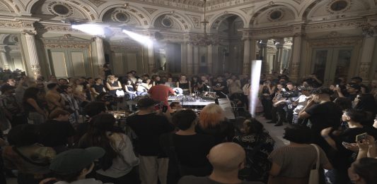 exibart.es destaca: elogio a la nueva aria de Lolo & Sosaku en el Liceu de Barcelona