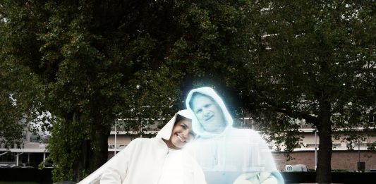 Alicia Framis se convertirá en la primera mujer en casarse con una inteligencia artificial