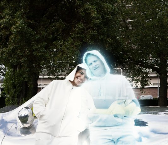 Alicia Framis se convertirá en la primera mujer en casarse con una inteligencia artificial