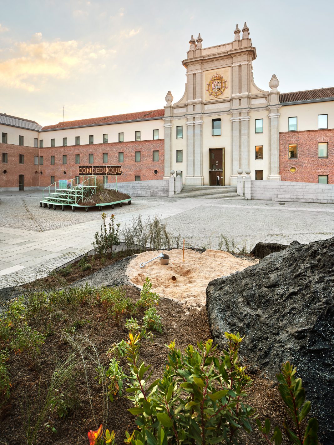 Lys Villalba y Lluís Casanovas Blanco. ‘Tres ensayos de paisaje’https://www.exibart.es/repository/media/2023/11/CONDEDUQUE-01-ES-VERTICAL...-1068x1424.jpg