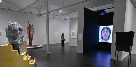 exibart.es destaca: ‘El árbol de lo que aún no sabes,’ un comisariado de Caterina Almirall en el CaixaForum de Barcelona