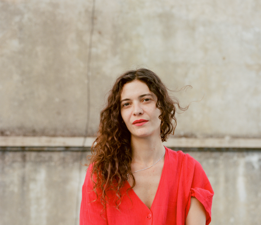 Alaa Mansour; ganadora de la Beca de Producción de Videoarte 2023