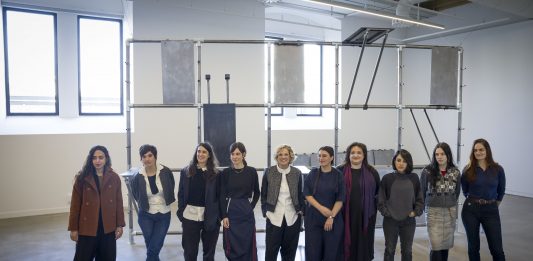 ‘Larruak Eta Izurrak’ aterriza en Tabakalera (Donostia) y pone el foco en la escultura contemporánea