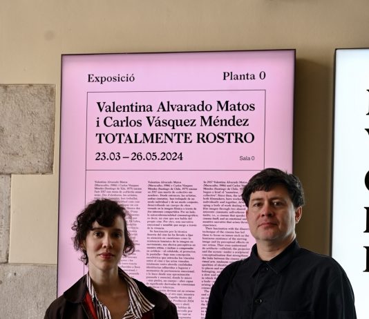 Las artistas Valentina Alvarado Matos y Carlos Vásquez Méndez presentan su obra ‘totalmente rostro’ en La Virreina (Barcelona)