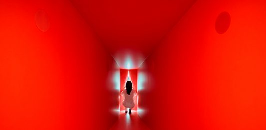 ‘El otro lado’: la experiencia inmersiva y transitiva del Santa Mònica (Barcelona)