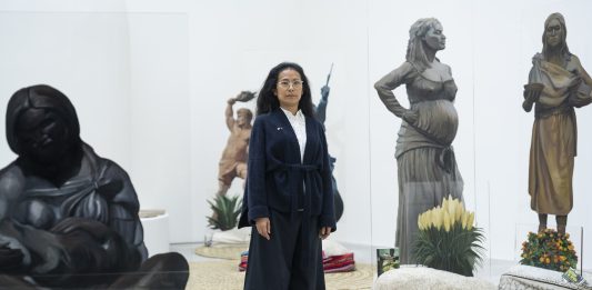 exibart.es destaca: el Pabellón de España, una revisión feroz de las estructuras etnográficas coloniales