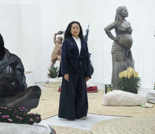 exibart.es destaca: el Pabellón de España, una revisión feroz de las estructuras etnográficas coloniales