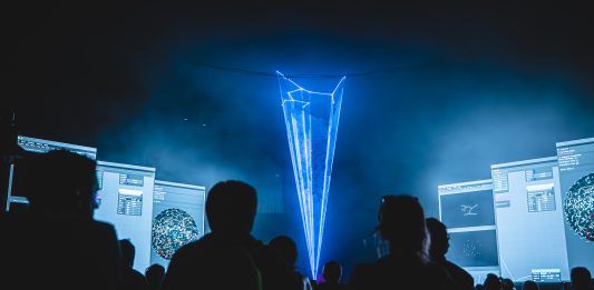 Sónar 2024 (Barcelona) reunirá a los pioneros electrónicos con las microescenas, y llevará la IA a otro nivel