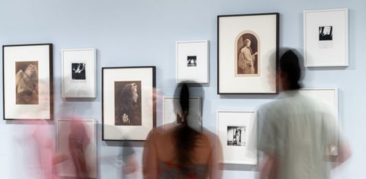Últimos días de ‘Francesca Woodman y Julia Margaret Cameron: retratos para soñar’, en el IVAM (Valencia)