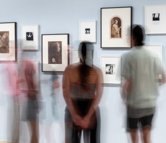 Últimos días de ‘Francesca Woodman y Julia Margaret Cameron: retratos para soñar’, en el IVAM (Valencia)