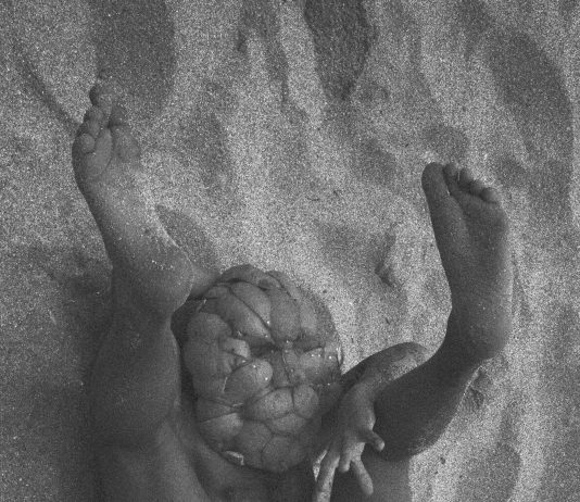 CasCaDas ArtSpace (Barcelona) presenta la exposición ‘Un hombre que se come su propia cola’