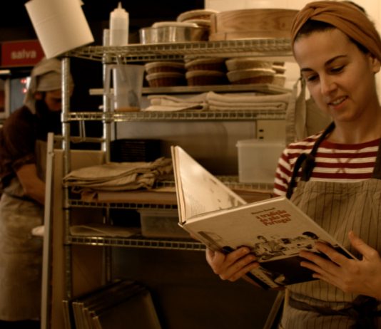 Lúcia Prancha y Christian Nyampeta en ‘Terrassa Comissariat 2025’