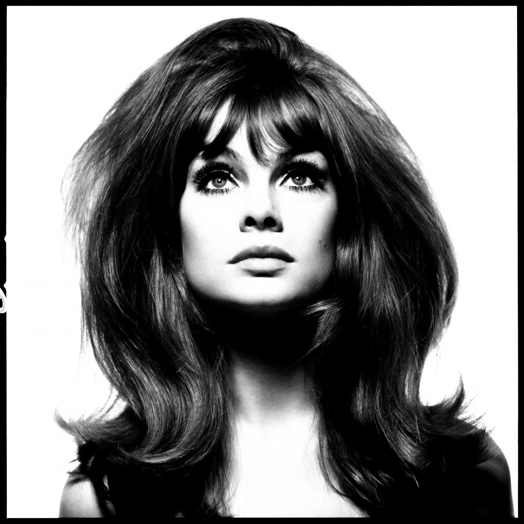 David Bailey – ‘Changing Fashion’https://www.exibart.es/repository/media/2025/04/Jean-Shrimpton-1965-©-David-Bailey-1068x1068.jpg