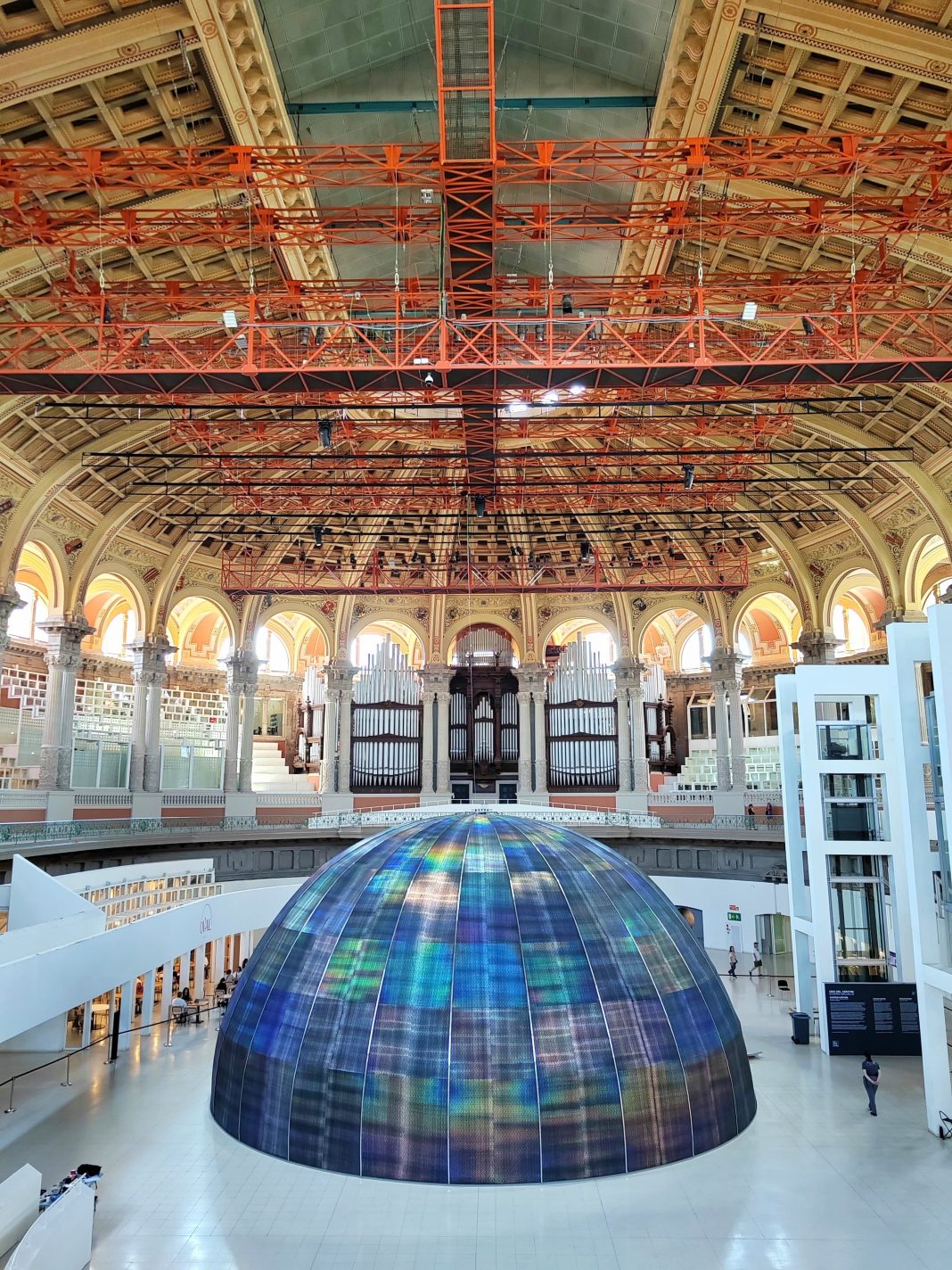 Eugènia Balcells – ‘DESDE EL CENTRO’https://www.exibart.es/repository/media/2025/06/2.-Des-del-centre.-Eugènia-Balcells.-Museu-Nacional-dArt-de-Catalunya-2025-1068x1424.jpg