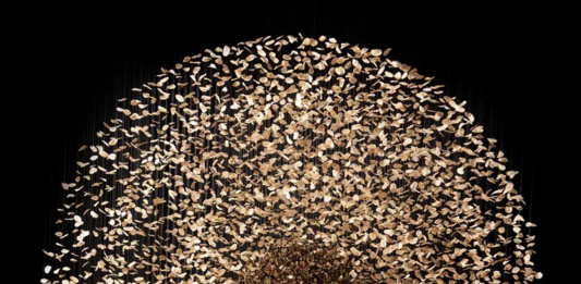 ‘Tejer lo efímero’ en la Sala Kubo Kutxa (Donostia): una mirada a cuatro décadas de trabajo textil de María Cueto