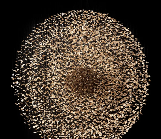 ‘Tejer lo efímero’ en la Sala Kubo Kutxa (Donostia): una mirada a cuatro décadas de trabajo textil de María Cueto