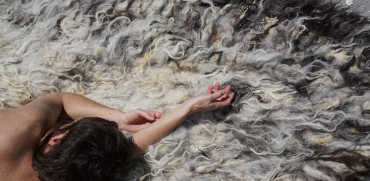 La exposición ‘La núvia’ de Nathalie Rey inaugura en La Capella de Sant Corneli (Cardedeu)