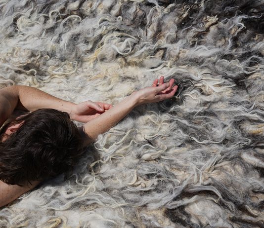 La exposición ‘La núvia’ de Nathalie Rey inaugura en La Capella de Sant Corneli (Cardedeu)