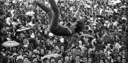 ‘Vientos del pueblo’ se presenta en Portugal: fotografía y memoria para una revolución ciudadana